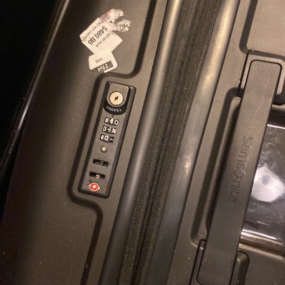 SAMSONITE OUTLINE PRO MEDIUM SPINNER
27” x 18.7” x 12.5” - Picture 10 of 10